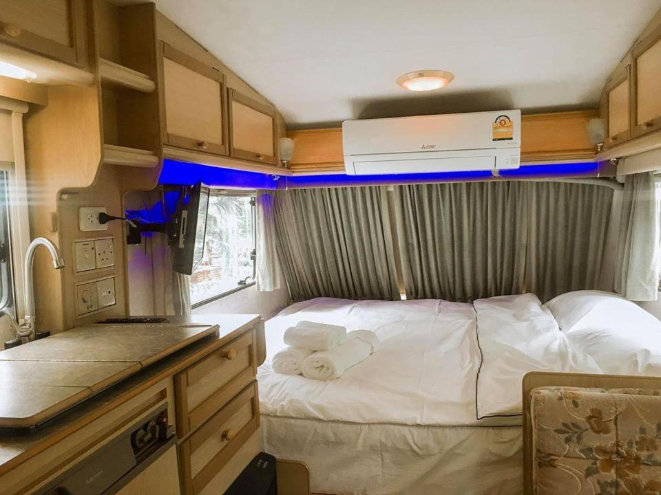 Nice Nite Campervans Phra Nakhon Si Ayutthaya Esterno foto